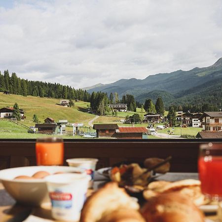 Hotel D'La Varda Di Topran D'Agata Paolo &C Sas ปาโดลา ภายนอก รูปภาพ