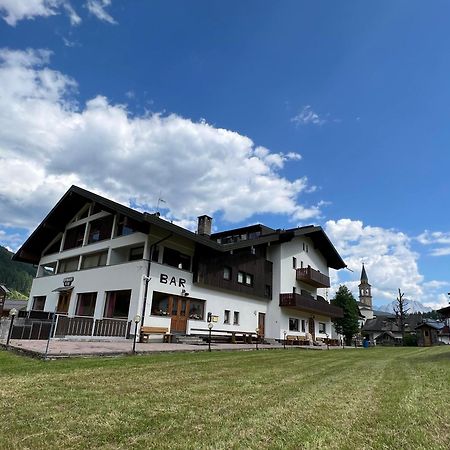 Hotel D'La Varda Di Topran D'Agata Paolo &C Sas ปาโดลา ภายนอก รูปภาพ
