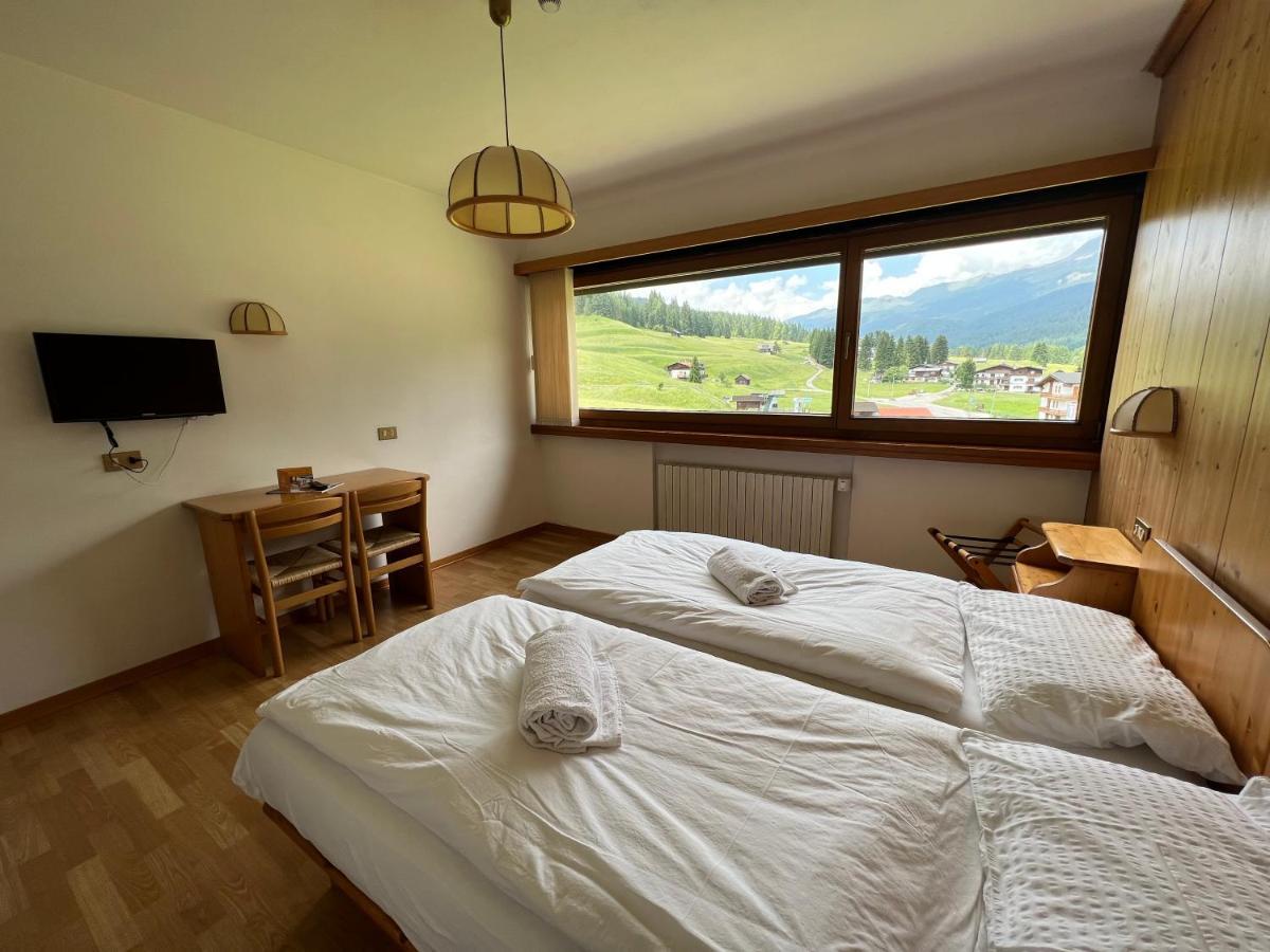 Hotel D'La Varda Di Topran D'Agata Paolo &C Sas ปาโดลา ภายนอก รูปภาพ