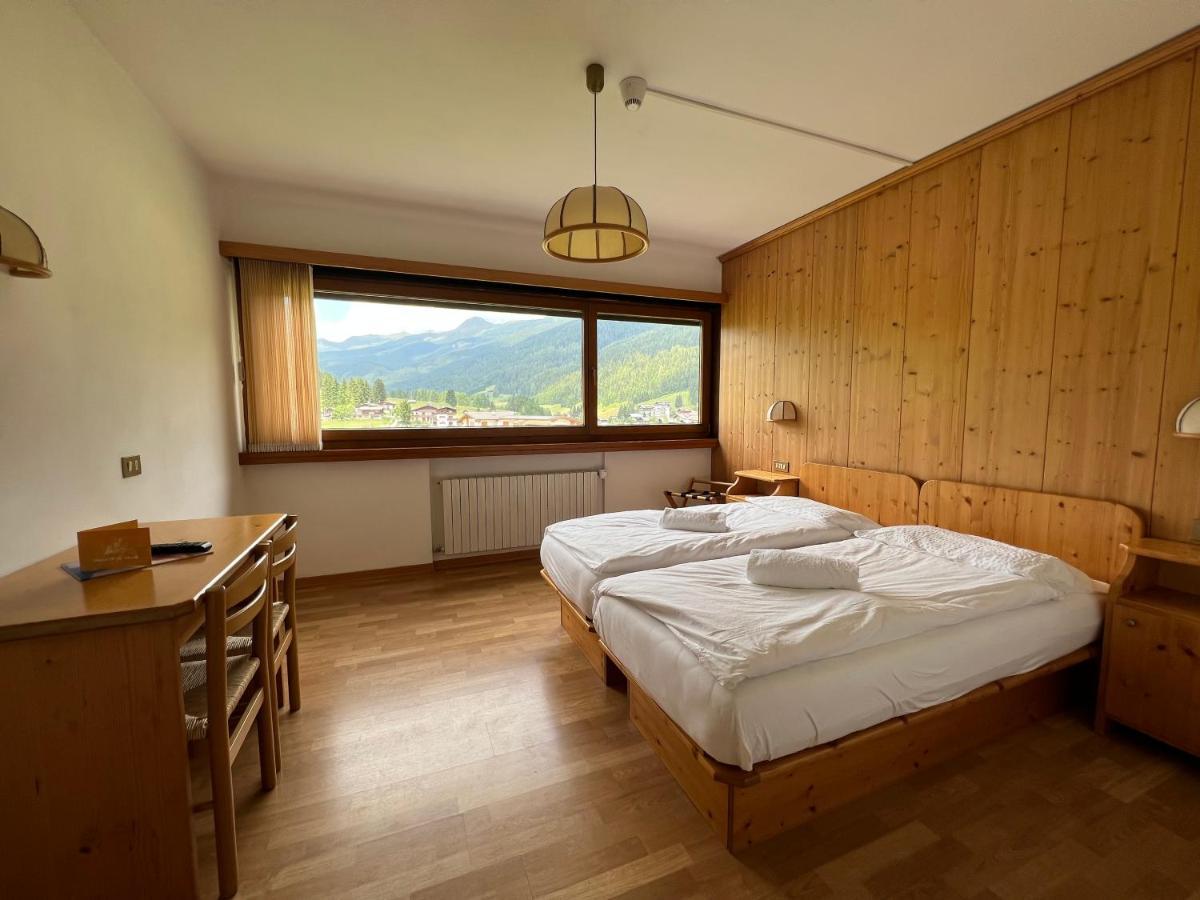 Hotel D'La Varda Di Topran D'Agata Paolo &C Sas ปาโดลา ภายนอก รูปภาพ