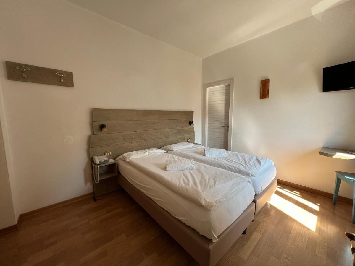 Hotel D'La Varda Di Topran D'Agata Paolo &C Sas ปาโดลา ภายนอก รูปภาพ