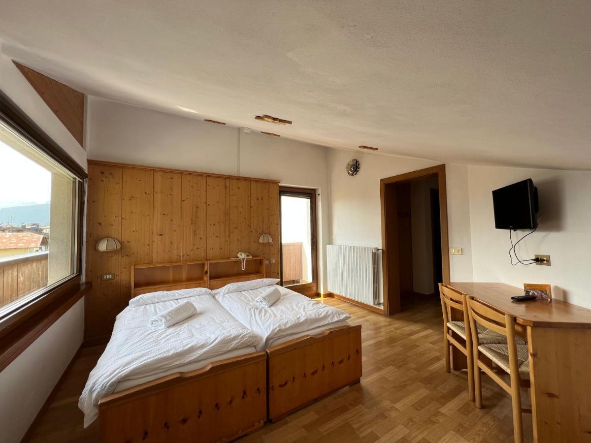 Hotel D'La Varda Di Topran D'Agata Paolo &C Sas ปาโดลา ภายนอก รูปภาพ