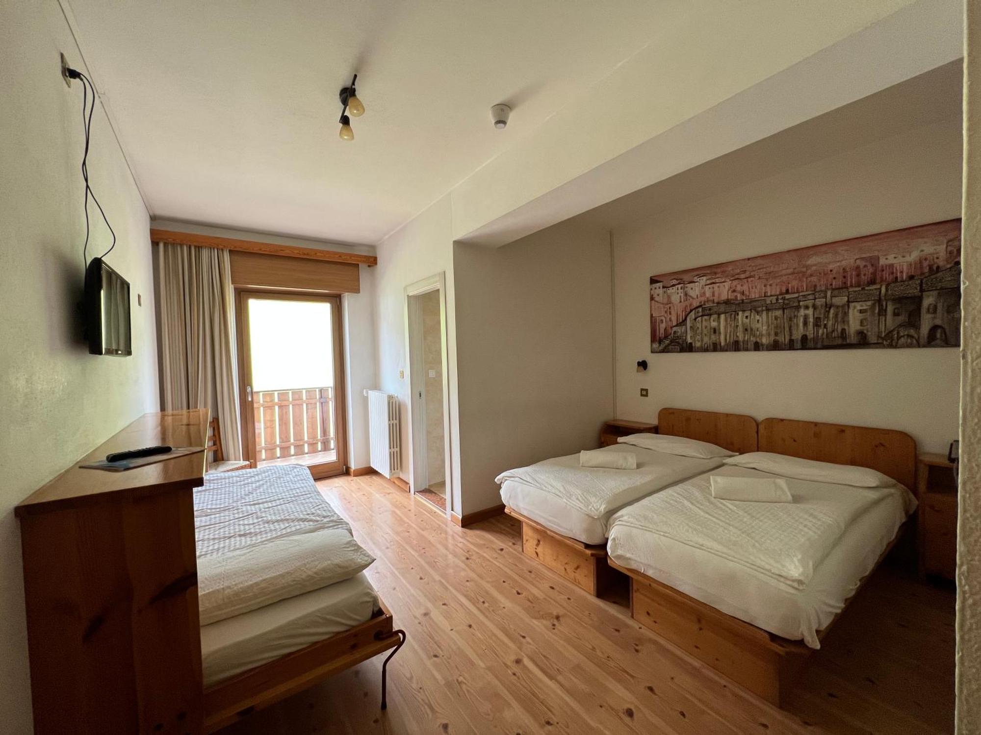 Hotel D'La Varda Di Topran D'Agata Paolo &C Sas ปาโดลา ห้อง รูปภาพ