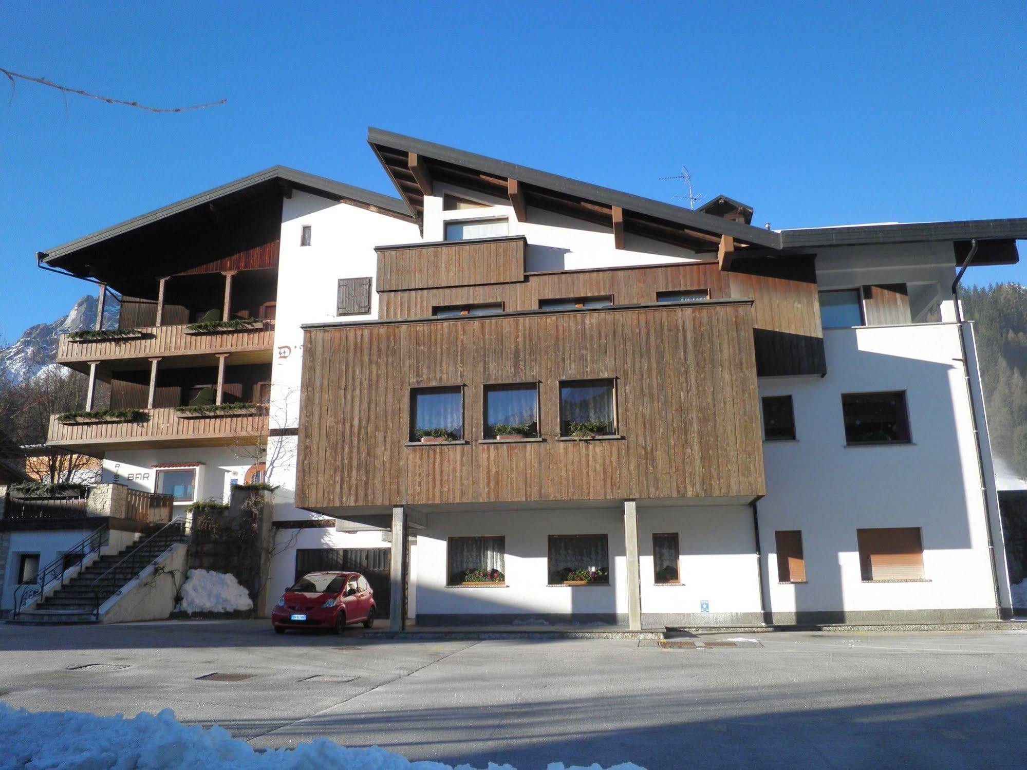 Hotel D'La Varda Di Topran D'Agata Paolo &C Sas ปาโดลา ภายนอก รูปภาพ