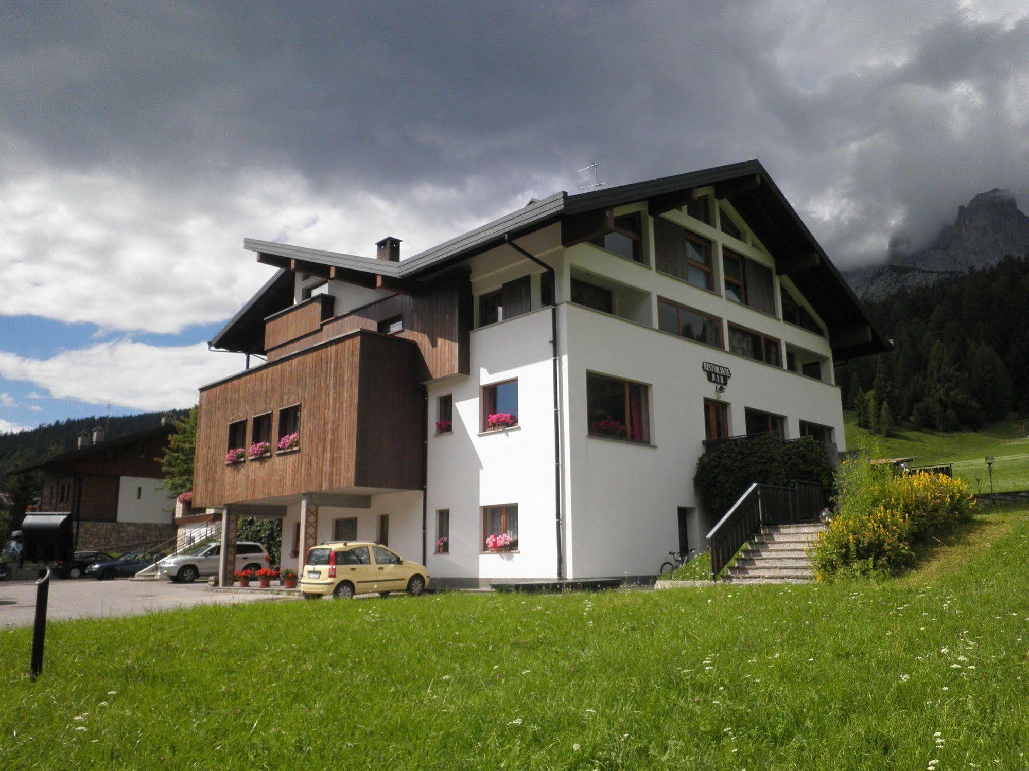 Hotel D'La Varda Di Topran D'Agata Paolo &C Sas ปาโดลา ภายนอก รูปภาพ