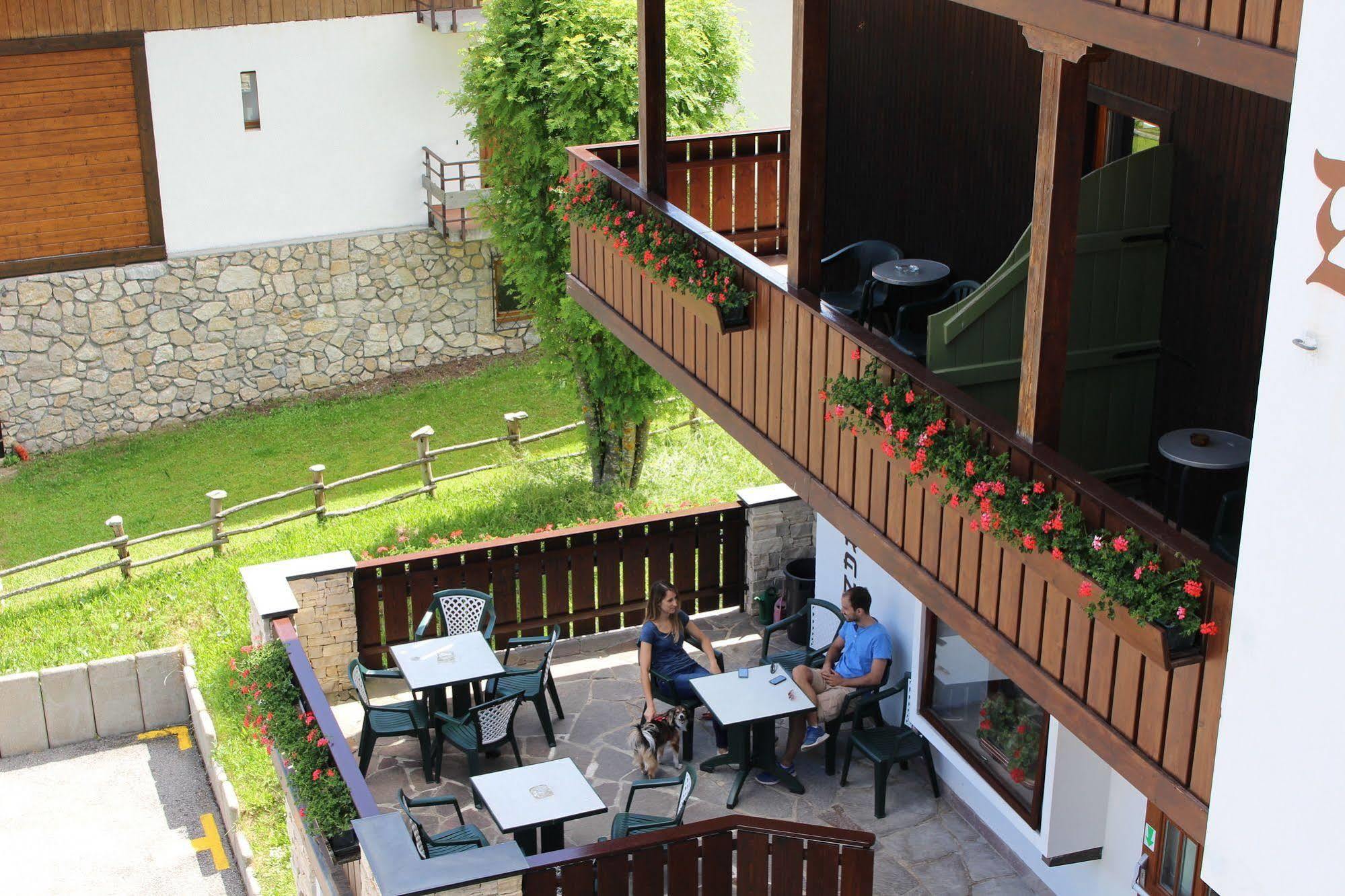 Hotel D'La Varda Di Topran D'Agata Paolo &C Sas ปาโดลา ภายนอก รูปภาพ