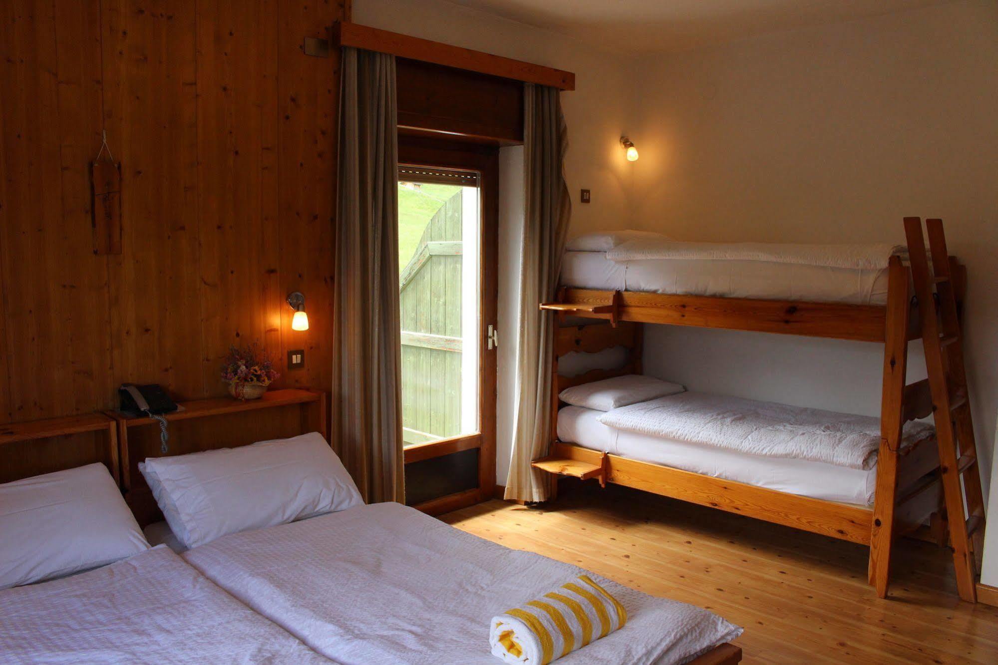 Hotel D'La Varda Di Topran D'Agata Paolo &C Sas ปาโดลา ภายนอก รูปภาพ