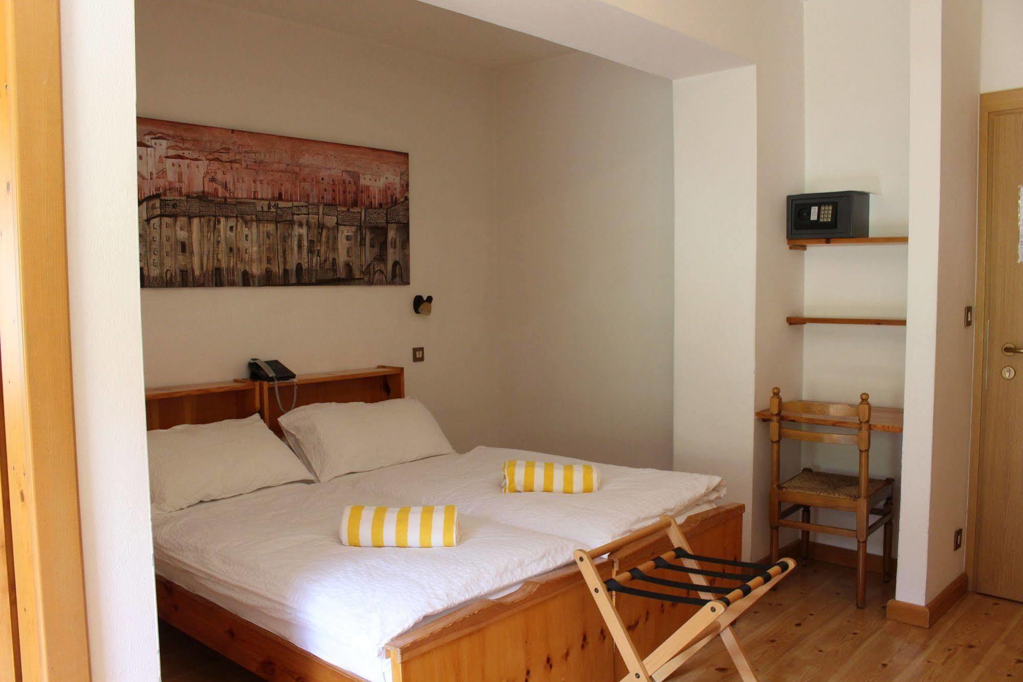 Hotel D'La Varda Di Topran D'Agata Paolo &C Sas ปาโดลา ภายนอก รูปภาพ