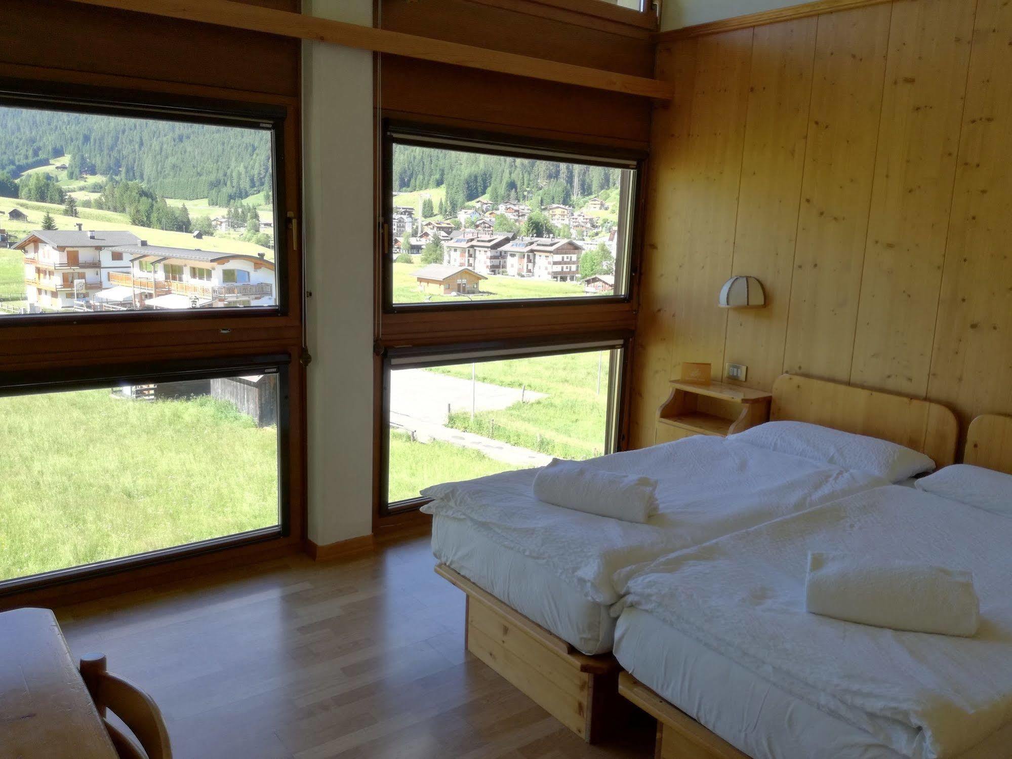 Hotel D'La Varda Di Topran D'Agata Paolo &C Sas ปาโดลา ภายนอก รูปภาพ