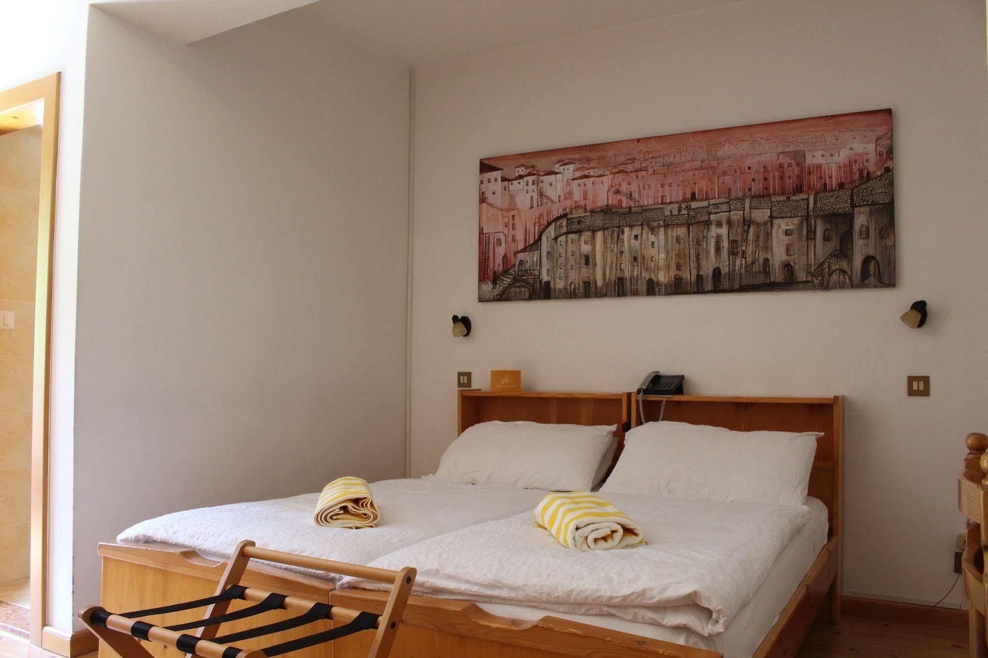 Hotel D'La Varda Di Topran D'Agata Paolo &C Sas ปาโดลา ภายนอก รูปภาพ