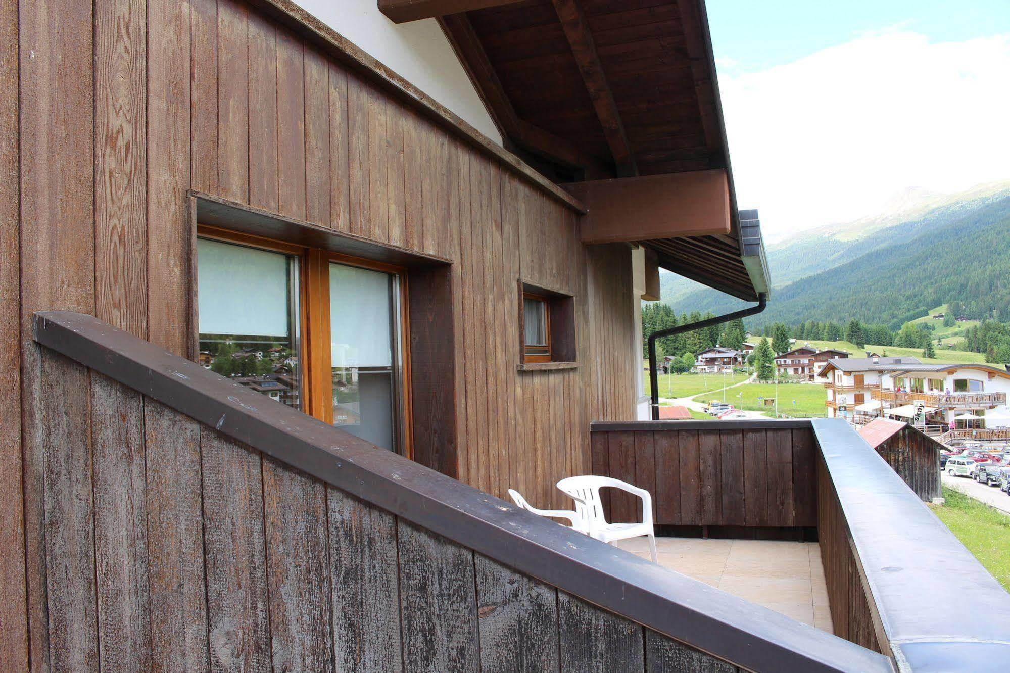 Hotel D'La Varda Di Topran D'Agata Paolo &C Sas ปาโดลา ภายนอก รูปภาพ