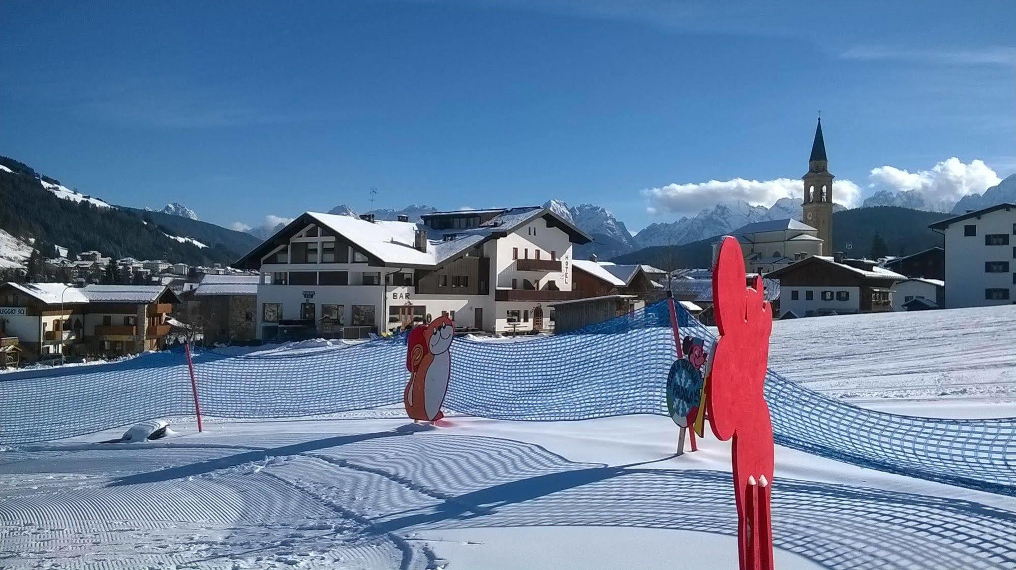 Hotel D'La Varda Di Topran D'Agata Paolo &C Sas ปาโดลา ภายนอก รูปภาพ